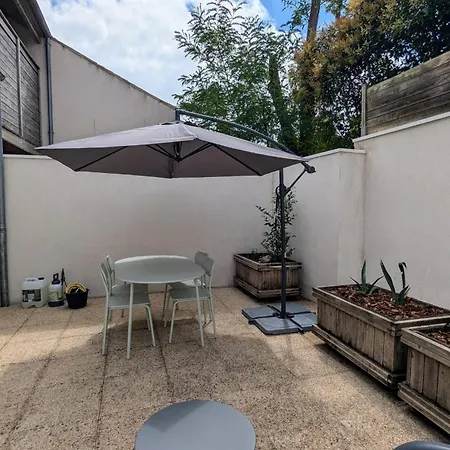 Apartment T2 With Terrace Near Les Minimes